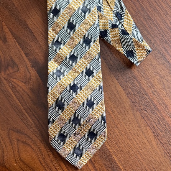 Pierre Cardin Other - Pierre cardin - Geometric Patterned Tie in Gold and Black